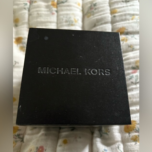 Michael Kors Rose Gold Watch - Picture 4 of 4